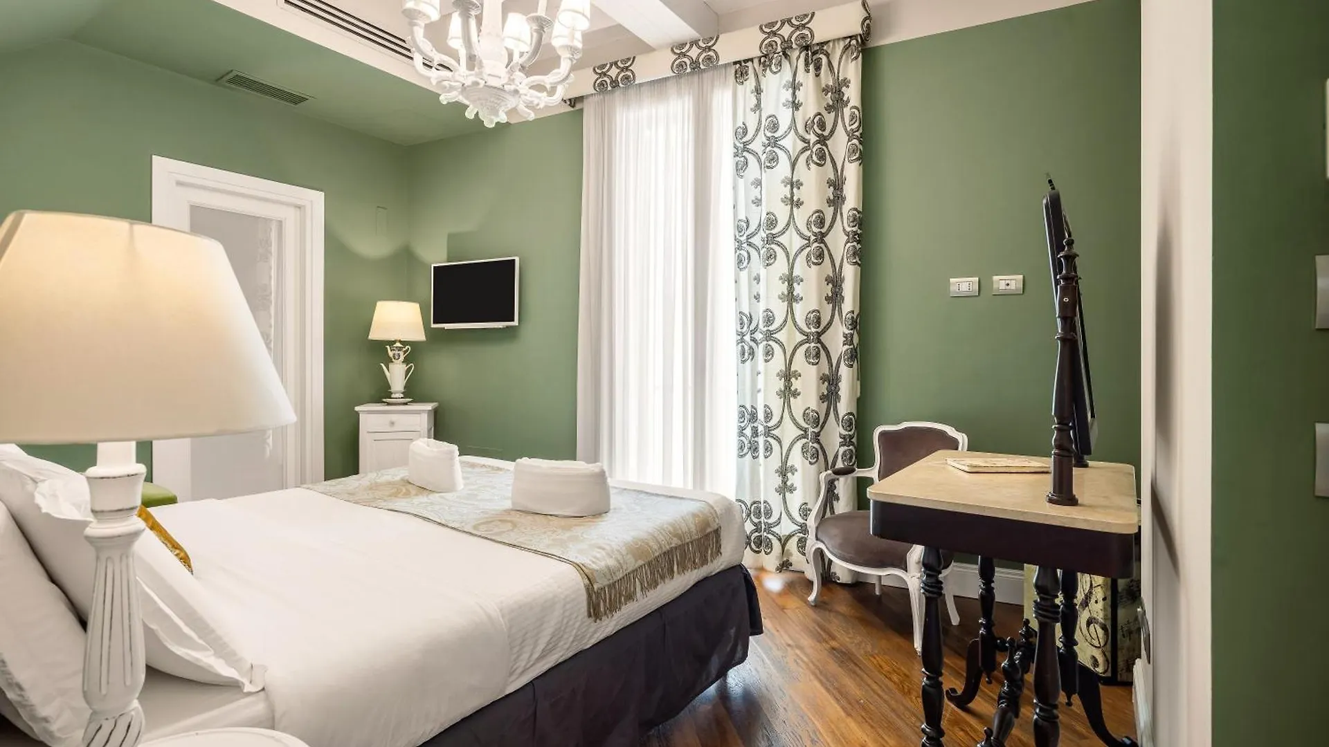 Dimora Bellini Luxury Rooms&Breakfast Palermo 2*,  Italia